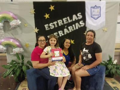 Noite de Autógrafos dos alunos do Jardim 2 da Escola Aluísio Maier foi um verdadeiro sucesso